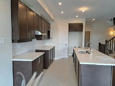 FOR RENT: URBANDALE Okanagan in Kemptville Creek, 323 Whitham Cr Image# 1