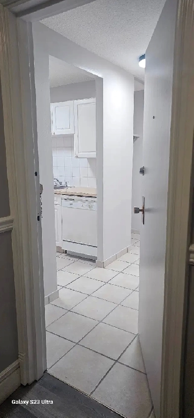 1 bedroom 1 bath apartment for rent- London house Calgary Image# 1