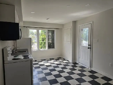 1 bed / 1 bath Beautiful & Bright above ground, Hamilton Image# 3
