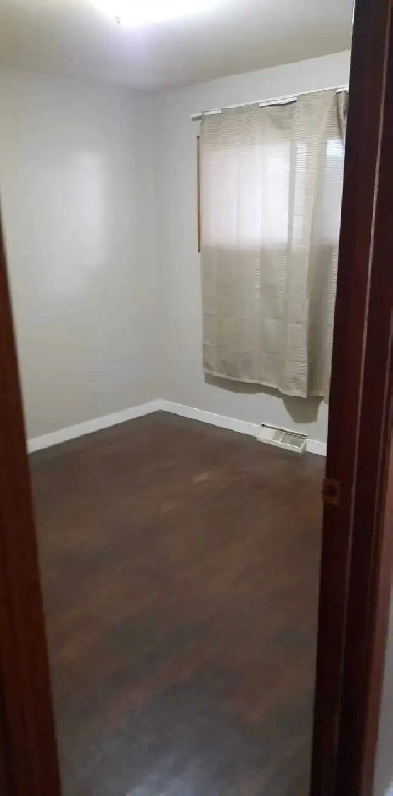 master bedroom in a 3 bed 1 bath house for rent Image# 4