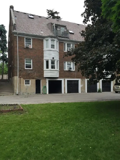 avenue eglinton 2 bedroom plus den Image# 1