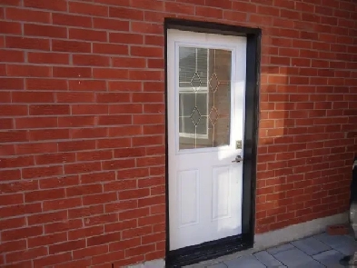 ATTENTION STUDENTS/ ROOMS FOR RENT NEAR U OF T SCARB CAMPUS ! Image# 9
