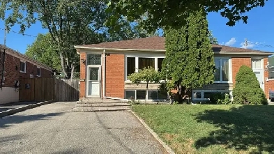 Semi Detached Raised Bungalow in Mississauga (Upstairs Only) Image# 1