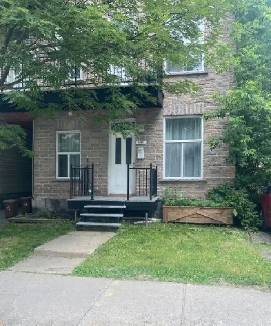 Stylish 2 BR  In the heart of VIBRANT VERDUN Image# 8