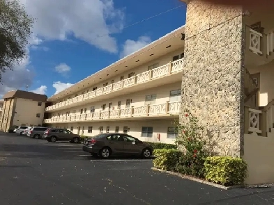 Condo 4 1/2  à louer Hawaïen Gardens Lauderdale Lakes Image# 1