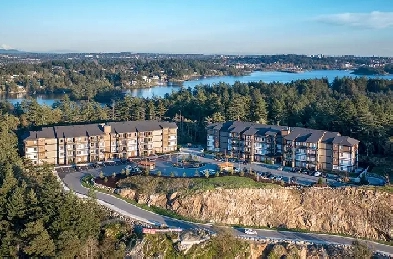 Top Floor Like New Condo -Mtn Views Image# 1