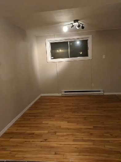 Grand 3 1/2 avec une chambre fermé Image# 2