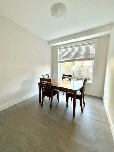 Modern 4 Bed / 3 Bath Townhouse in Surrey - Available Sept-1st Image# 12