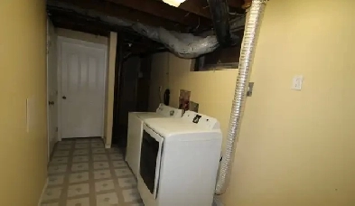 Welcome home to this newly renovated 3 bedrooms 1 bath main suit Image# 1