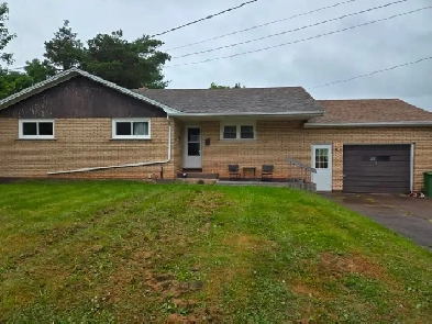 Cute, Cozy, 4 br house with stunning view in quiet Neighborhood Image# 6