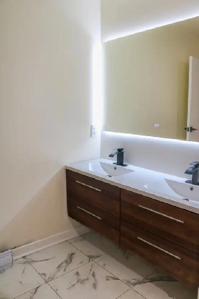 CONDO À VENDRE / CONDO FOR SALE Image# 1