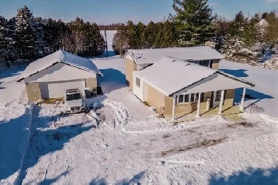 Rare 1-Acre Lot ILDERTON Spacious 3 Bed, 2 Bath Home Image# 8