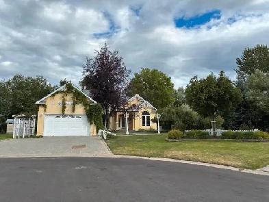 custom Home in desirable Charella Gardens Image# 1