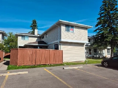 Townhouse for rent, $1400 per month, 1 year lease, N.E. Calgary Image# 1