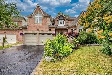 Absolutely Stunning Executive Home On a Premium Ravine Lot! Image# 11