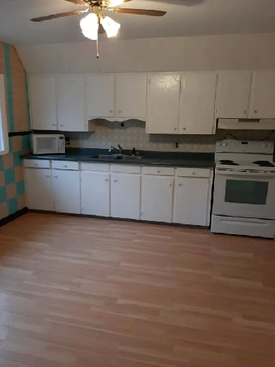 Huntsville, 2 Bedroom Bright upper floor Apartment. Image# 1