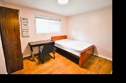 One upstairs room for a Student / Young professional Image# 5