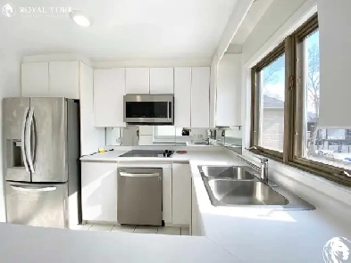 LARGE 2BR DEN BIG PATIO 1600SF Available September 1, 2025 Image# 1