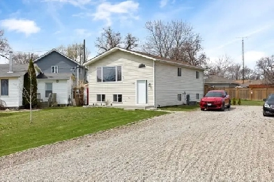 Welcome to 149 Bellcreft  on a huge 75x150 lot Image# 7