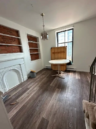 Downtown Kingston - 2 bed/3 Level - Parking - Sept 1 - $1550 Image# 2