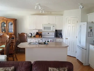 ROOM FOR RENT IN WONDERFUL CALGARY NW HOME (available Sept. 1st) Image# 4