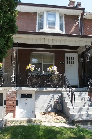 Studio Apartment at Christie & Bloor Image# 5