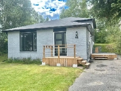 Beautifully Renovated Home in Elliot Lake! Image# 6