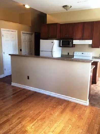 Two Bedroom in The Hub Near Queens Image# 1