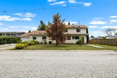 Beautiful Spacious and Full of Character 4 Bed 3 Bath Home Image# 6