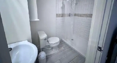 1 Bed | 1 Bath   Parking in Newmarket Image# 2