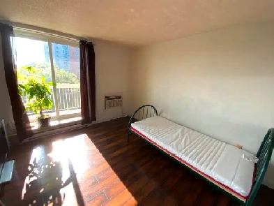Big room across Fanshawe college available now Image# 4