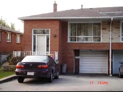 Spacious 5-Level Backsplit Upper level Semi-Detached Home Image# 2