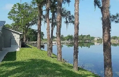 Winter in a 2-Bedroom, 2-Bath Home located on a Golf course Image# 3