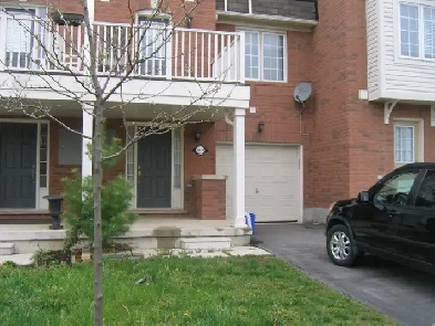 Townhouse Near Oakville Trafalgar Hospital available for Lease Image# 1