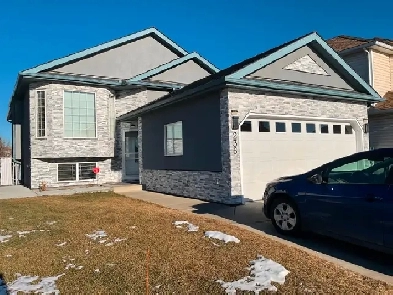 Applewood 3 bdr/ 2 baths dbl attac garage & sun room main floor Image# 5