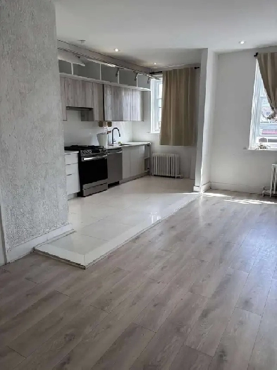 Female Roommate Needed - Private room available 800 CAD Image# 2