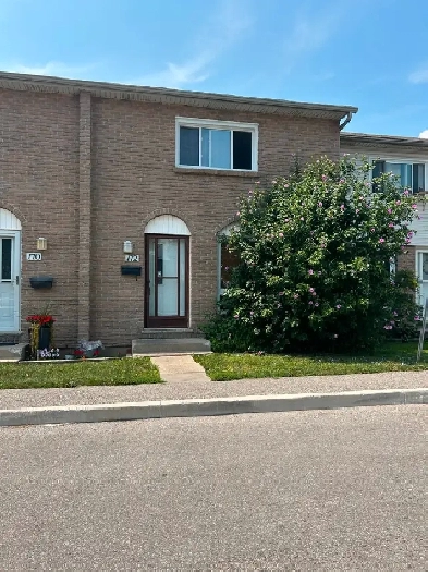EAST - CULVER DRIVE: 3 Bedrm 2 bathroom townhouse condo $382,900 Image# 2