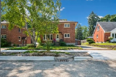 2 bedroom, 1 bath in quiet triplex with 2 parking spaces Image# 3