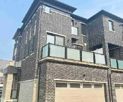 STUNNING EXECUTIVE TOWNHOUSE FOR LEASE Image# 3
