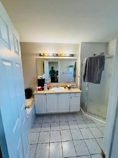 Furnished Master bedroom 1250 Image# 8
