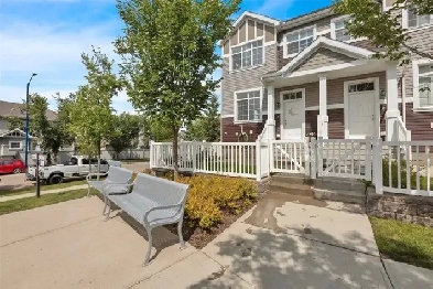 BEAUTIFUL SUMMERSIDE END UNIT TOWNHOUSE FOR RENT! Image# 8
