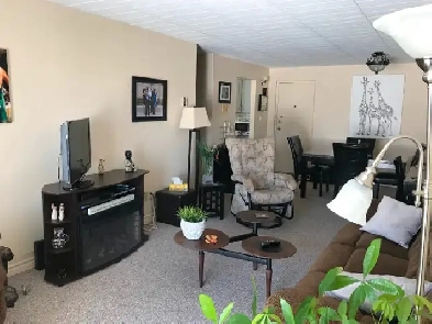 Secure Bldg - Two Bedroom – Main Floor w Patio  – Smoke Free Image# 7
