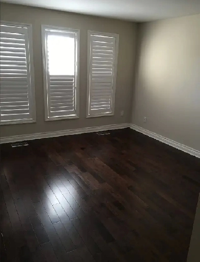 Large and spacious 680 SF Bedroom on main floor for rent Image# 1