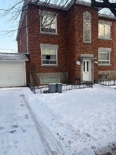 grand 6 1/2 plus s-sol , avec garage, à deux min Image# 1