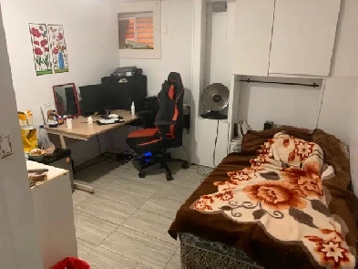 room for rent (steeles yonge very convenient location) Image# 1