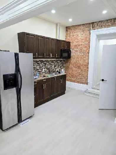 ALL INCLUSIVE 3 BEDROOM APT, A MUST SEE Image# 2