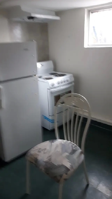 A furnished room, all included, available now Eglinton & Mt. Pl. Image# 4
