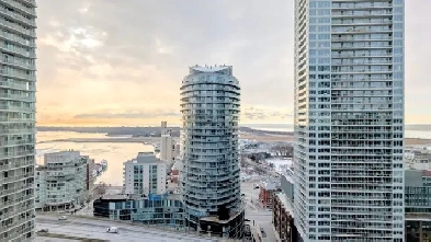 Bright Private Room | City view & Lakeview | Downtown Toronto Image# 4