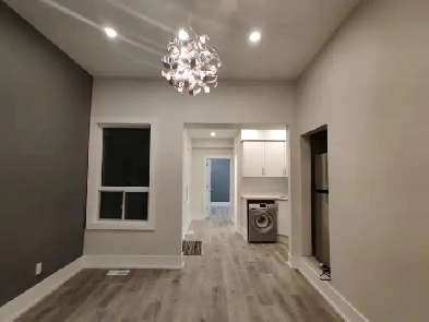 2 bed town house close to downtown Image# 9
