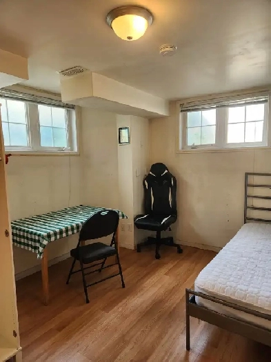 York U Subway, a half basement bedroom with private washroom Image# 4